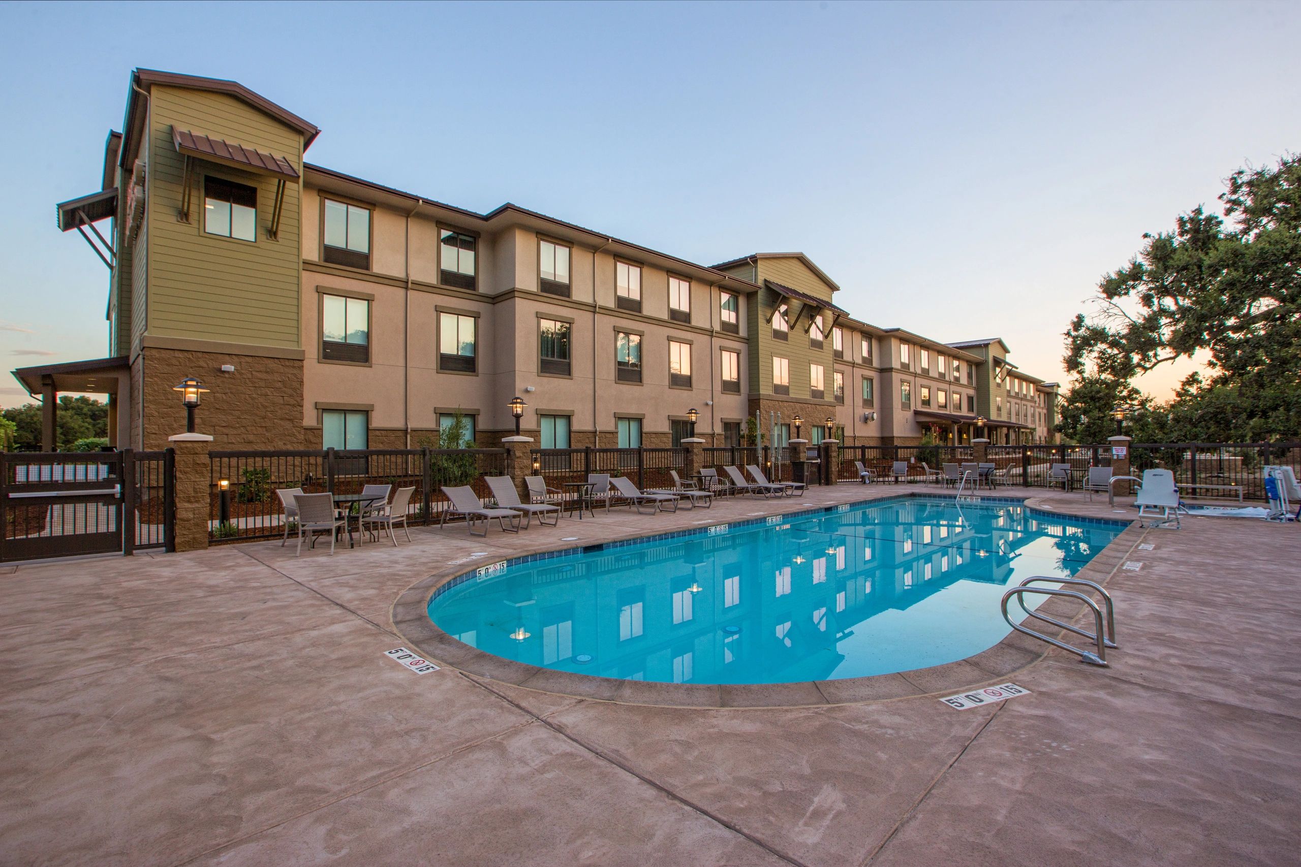 Pool area at the Hampton Inn & Suites. By Discover Buellton.